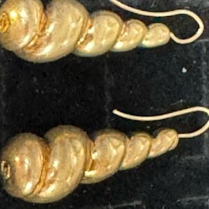 Elegant Gold Twisted Earrings